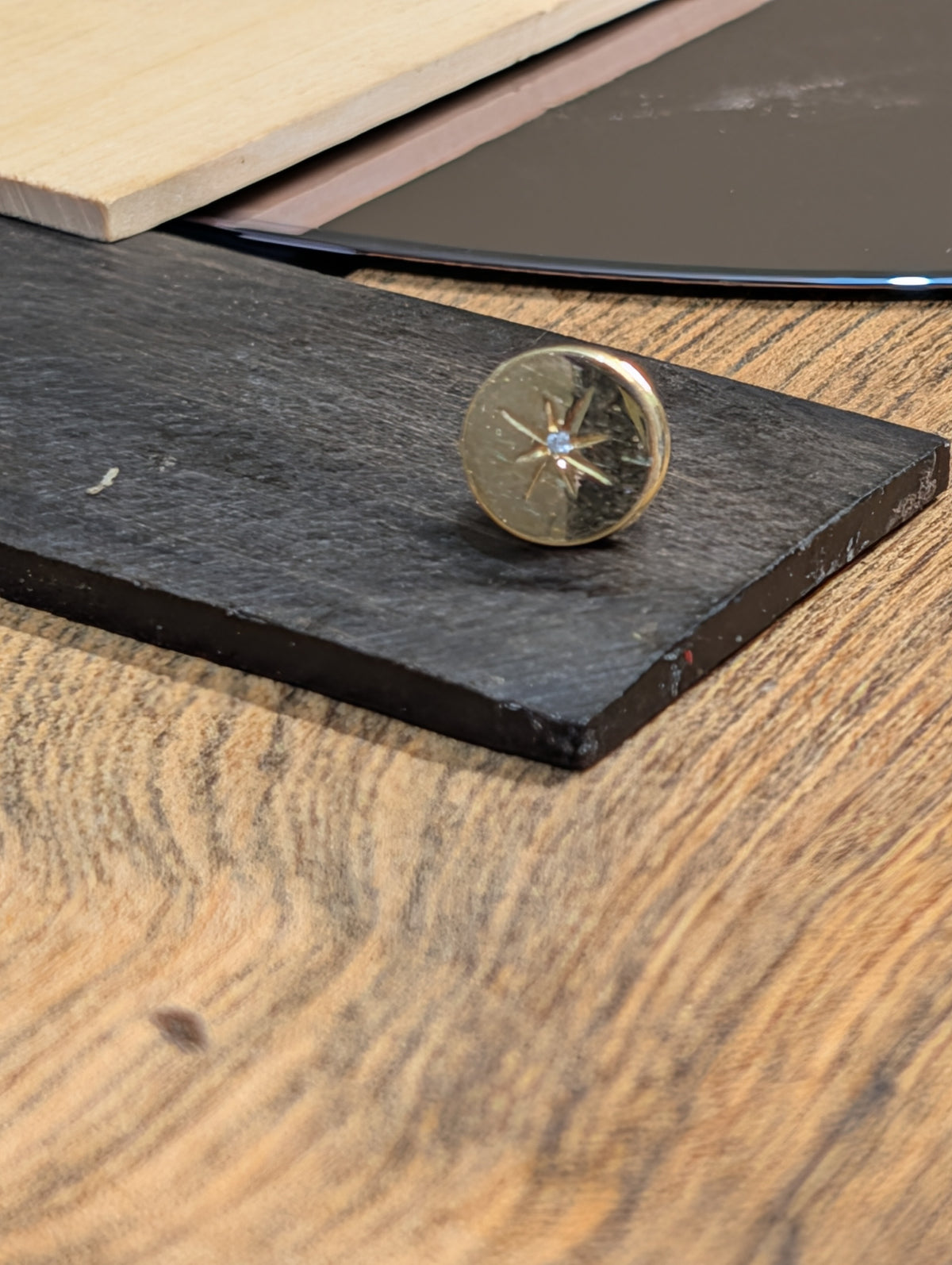 A10.Distressed: Circular Hat Pin #1OF1